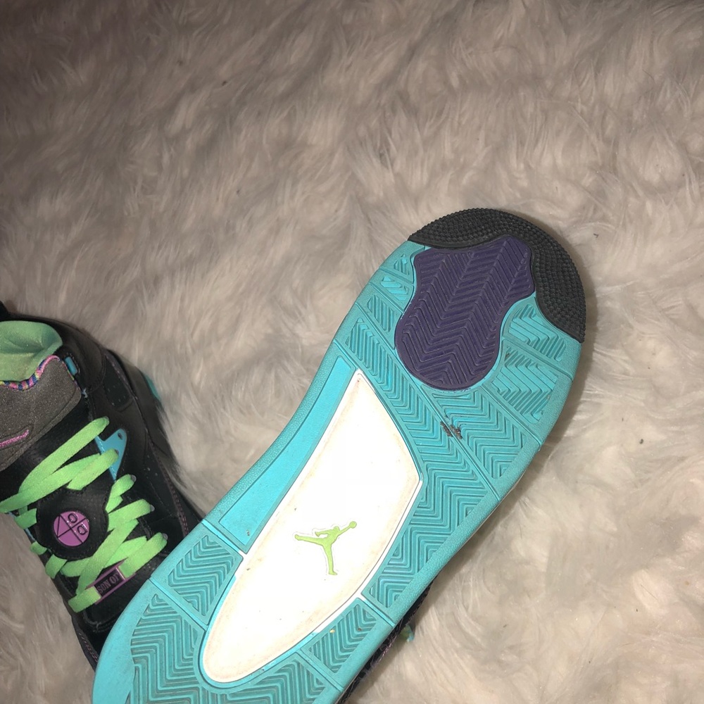 Shoes - Picture 6 of 8